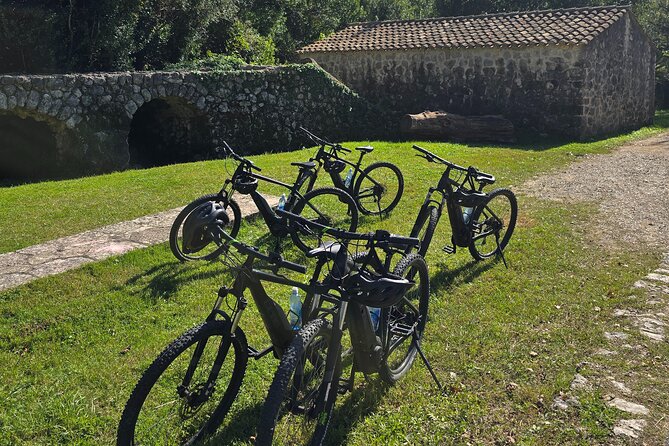 E-Bike Tour + Gourmet Snack + Wine Tasting (Small Group) - Key Points
