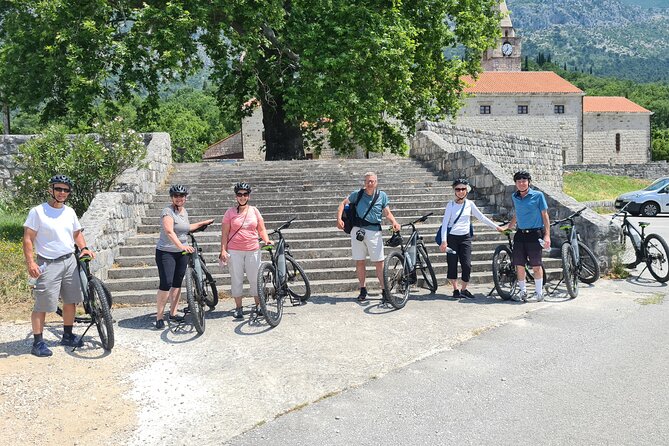 E-Bike Tour + Gourmet Snack + Wine Tasting (Small Group) - Enjoying a Gourmet Snack and Wine Tasting Finish