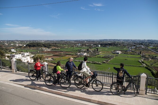 e-Bike tour in Locorotondo, oil mill visit and EVO oil tasting - Visiting the Historic Oil Mill