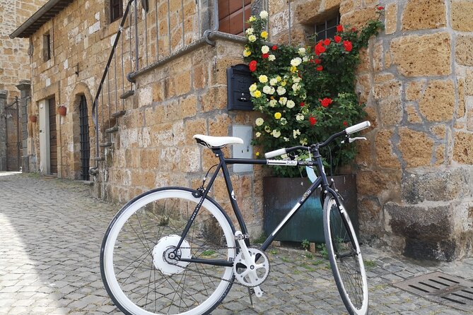 E-bike tour in Orvieto in small group: history, culture with lunch or dinner - Discovering the Medieval Quarter and San Giovenale Church
