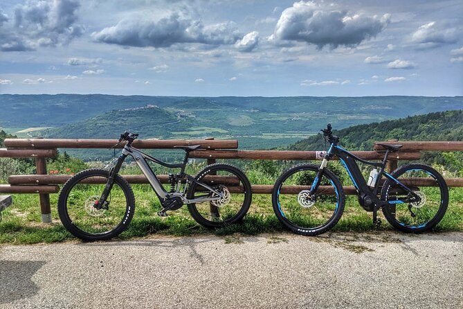 E-bike Tour: Istrian Countryside & Parenzana - Cycling from Motovun to Oprtalj: Hills and Valleys