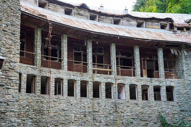 E-Bike tour Plitvice Big Waterfall Viewpoints & Tito's Villa - Logistics and Group Size