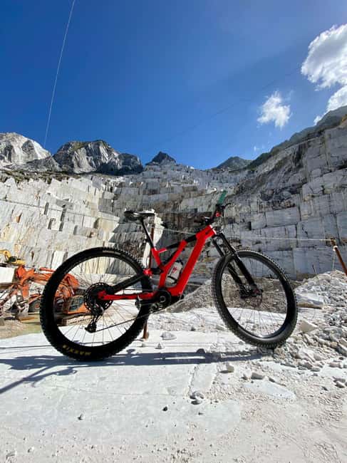E-Bike Tour to the Carrara Marble Quarries with lard tasting - The "Ravaneti" and Narrow Dirt Roads