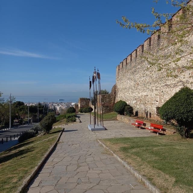 E-BIKES URBAN TRAILS THESSALONIKI - Safety and Policy Notes