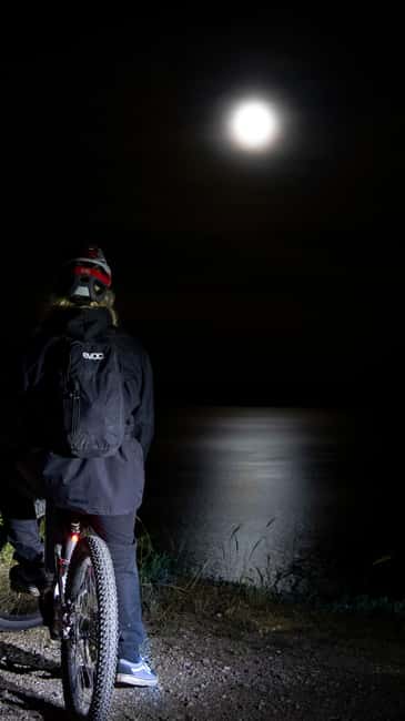 E-biking with the full moon reflected on the sea at Costa dei Gabbiani - Riding Through Elba’s Night Landscape