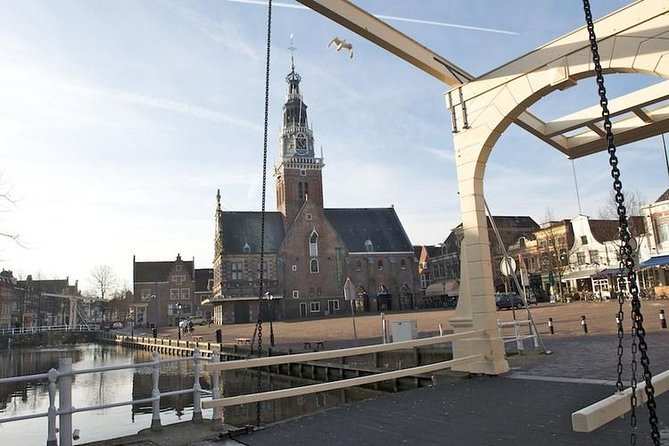 e-Scavenger hunt Alkmaar: Explore the city at your own pace - Comparing Similar Experiences in Alkmaar