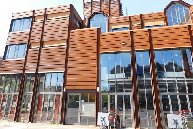 e-Scavenger hunt Almere: Explore the city at your own pace - Meeting Point and Accessibility