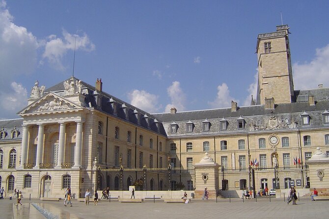 e-Scavenger hunt Dijon: Explore the city at your own pace - Starting Point at Place de la Liberation
