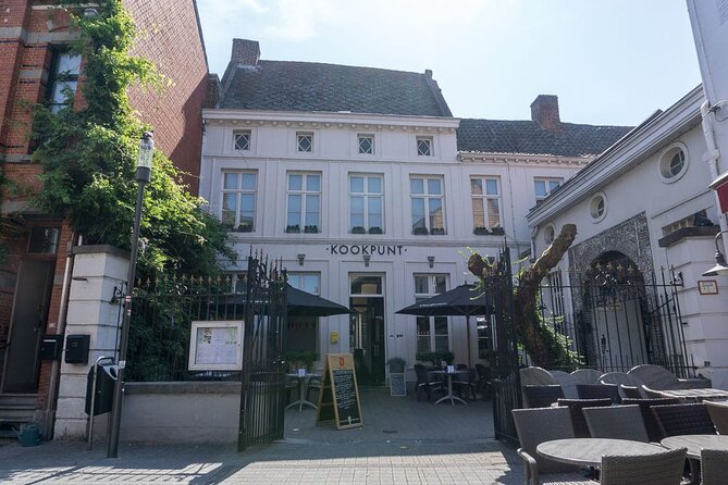 e-Scavenger hunt Hasselt: Explore the city at your own pace - Discovering Hasselt’s Historic and Cultural Depth