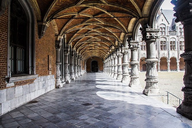 e-Scavenger hunt Liège: Explore the city at your own pace - Comparing with Similar Urban Exploration Activities