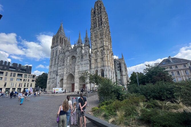 e-Scavenger hunt Rouen: Explore the city at your own pace - Discover Charm on Rue Eau de Robec and Rue Saint-Romain