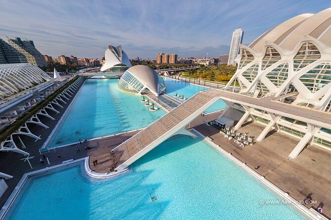 e-Scavenger hunt Valencia: Explore the city at your own pace - Exploring the Central and Historic Quarter