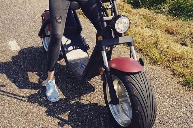 E-scooter rental Volendam - Countryside of Amsterdam - Practical Details and Included Items