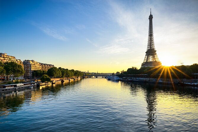 Early evening Dinner Cruise with drinks by Bateaux Parisiens - The French Cuisine and Complimentary Drinks