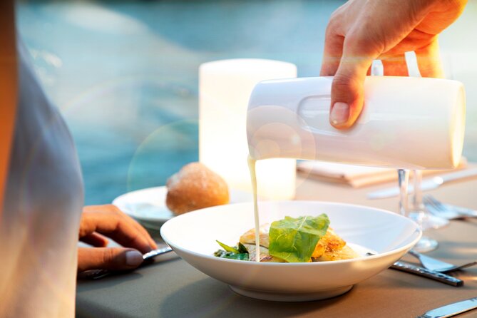 Early evening Dinner Cruise with drinks by Bateaux Parisiens - Service and Atmosphere During the Cruise