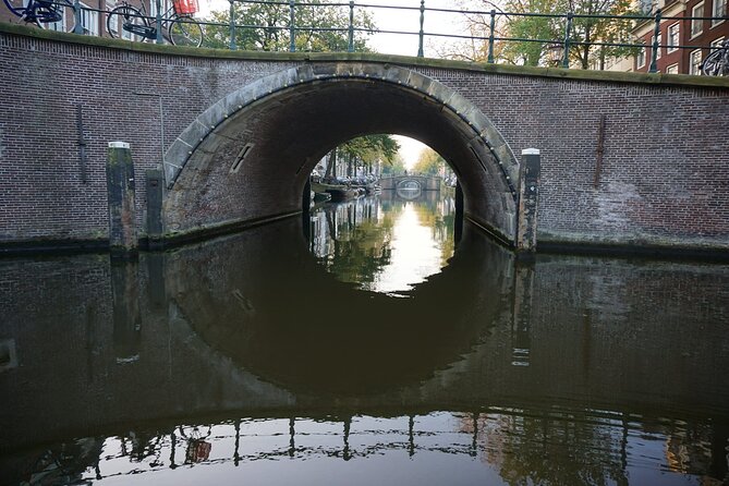 Early Morning Canal Cruise Amsterdam - The Captains Role: Knowledgeable and Engaging Guides