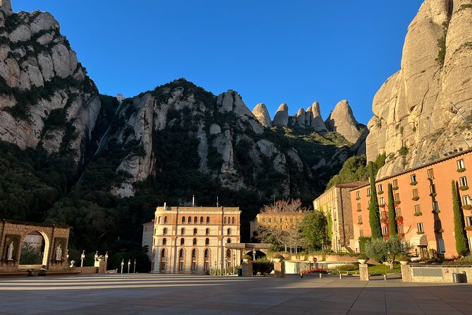 Early Tour to Montserrat: Small Group Hiking with Cable Car - How the Tour Starts with an Early Morning Pickup and Arrival
