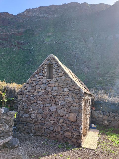 EAST MADEIRA:,Peaks, Forest walk,Thatched Roofs, Rum factory - Practical Logistics and Group Details