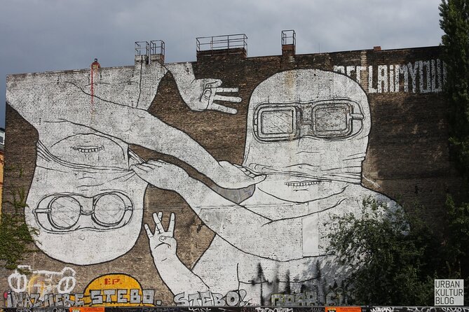 East Meets West: Berlins Street Art & Culinary Culture - Visiting Historic Sites from WWII and the Cold War Era