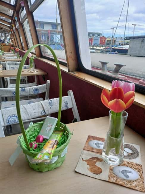 Easter magic on the MS Cospuden - The Onboard Experience: Drinks, Snacks, and Surprises