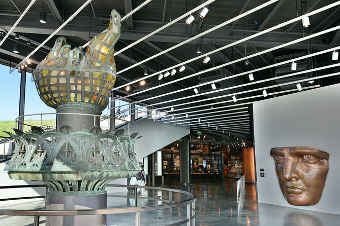 Easy Access Statue of Liberty and Brooklyn Bridge Discovery Tour - Crossing the Brooklyn Bridge with a Guided Walk