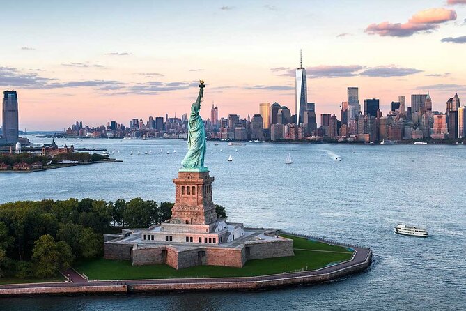 Easy Access Statue of Liberty and Brooklyn Bridge Discovery Tour - End Point at Brooklyn Bridge for Memorable Photos