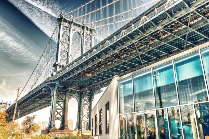 Easy Access Statue of Liberty & Brooklyn Bridge Discovery - Walking Across the Brooklyn Bridge with Expert Commentary
