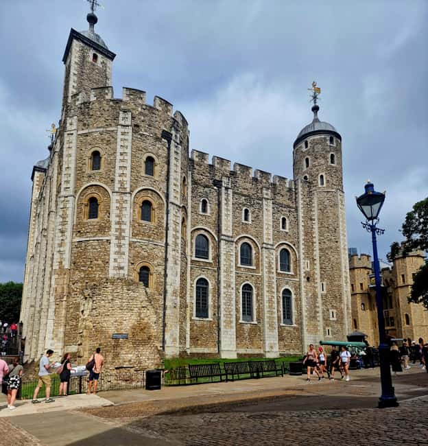 Easy Access Tower of London Royal Secrets & Scandals Tour - Meet Your Guide Outside Starbucks at Tower Place West