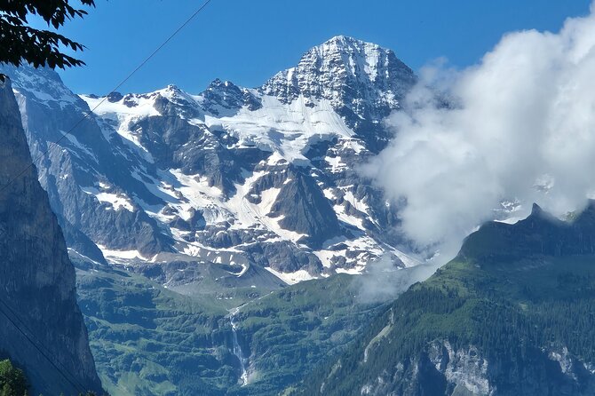 Easy countryside tour in Swiss Alps - kids friendly - The Viewpoint at Staubbachbankli Wengen