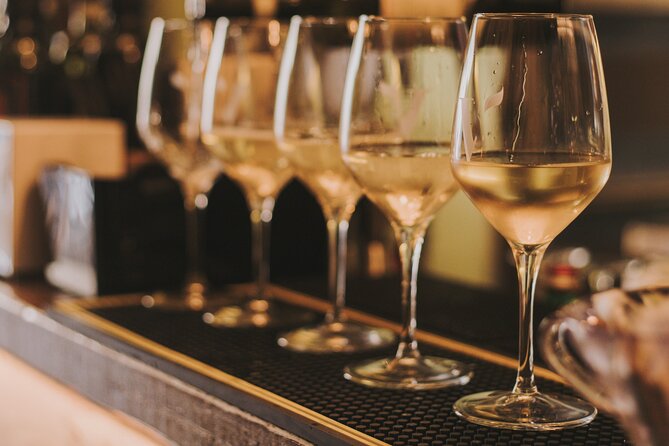 EAT AND DRINK LIKE A LOCAL - Wine Tasting in Trastevere w/ Gelato - Key Points