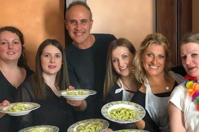 Eat like a local - Michele: Knowledgeable and Warm Host