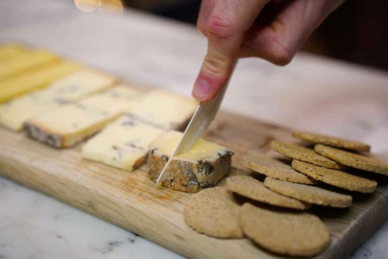 Eating Edinburgh: Old Town Food & Drinks Tour - Key Points