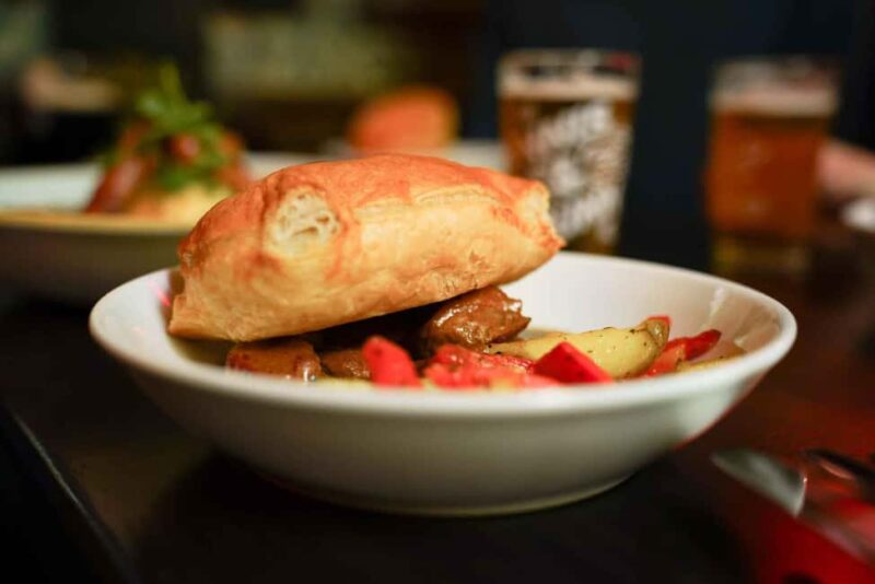 Eating Edinburgh: Old Town Food & Drinks Tour - Exploring Edinburgh’s Old Town and Georgian New Town