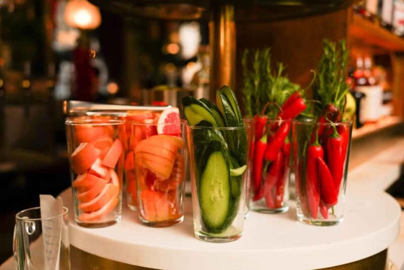 Eating Edinburgh: Old Town Food & Drinks Tour - Discovering Edinburgh’s Historic Closes and Secret Corners