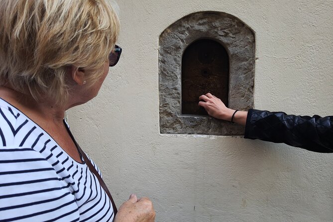 Eating Florence Street Food Tour Guided Tasting and Sightseeing - Practical Details: Meeting Point and Group Size