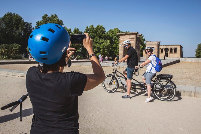 EBike Tour Madrid Río Park and Casa de Campo insights Small group - Notable Bridges: Kings Bridge and Modern Crossings