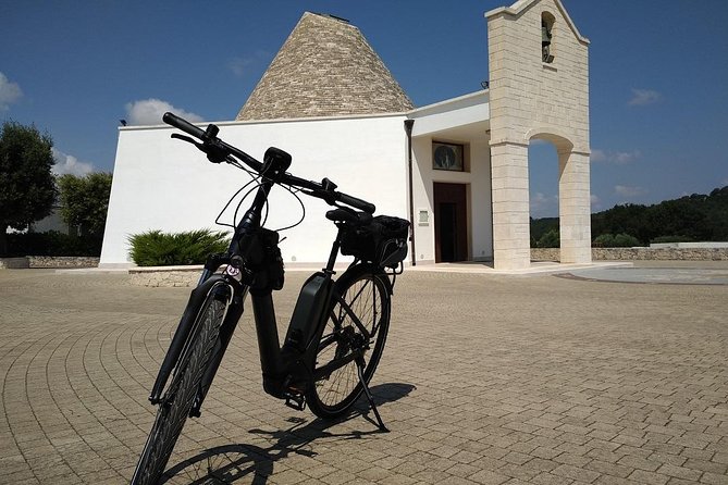 Ebike tours: the villages of Valle d'Itria and tasting of typical products - Visiting the Historic Centers of Cisternino and Locorotondo