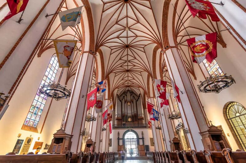 Eco Bike Tour of Warsaw Old Town, Top Sights and Nature - Visiting the Royal Łazienki Park and Palace