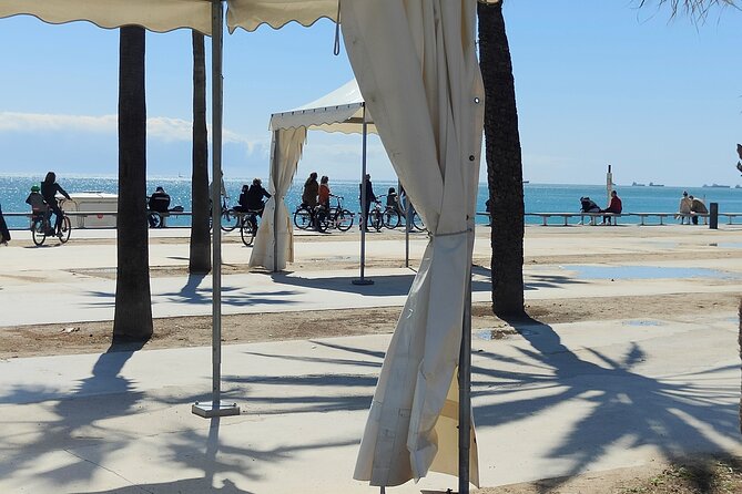 Eco-friendly Barcelona Bike Tour from a Local Perspective - Safety and Comfort: Helmets and Bike Locks