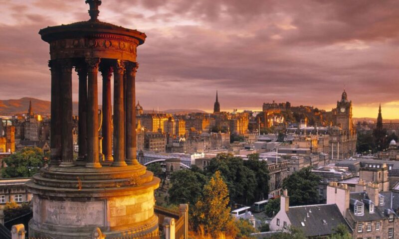 Edinburgh: 3-Hour Historical Walking Tour in Italian - Discover Edinburgh’s Historic Charm with a 3-Hour Italian-Guided Tour