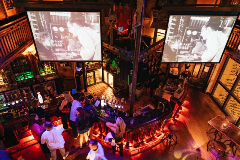 Edinburgh: 7 Bar Pub Crawl with 7 Shots & Discounts - VIP Club Entry and No Queues for a Seamless Night