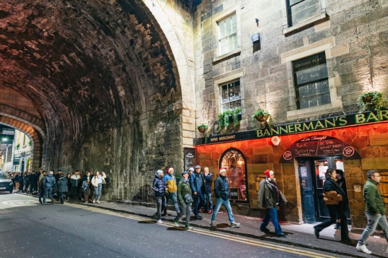 Edinburgh: 7 Bar Pub Crawl with 7 Shots & Discounts - Who Will Get the Most Out of This Tour