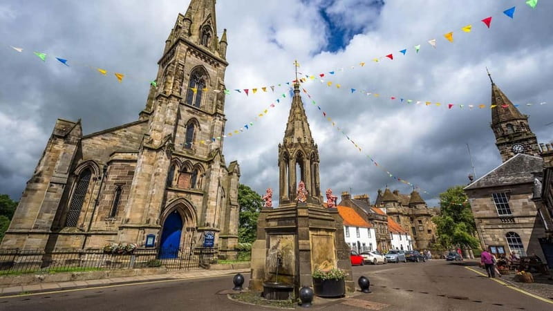 Edinburgh and Outlander by Rail from London 3-Day Tour - Exploring Edinburgh Castle and Castle Rock