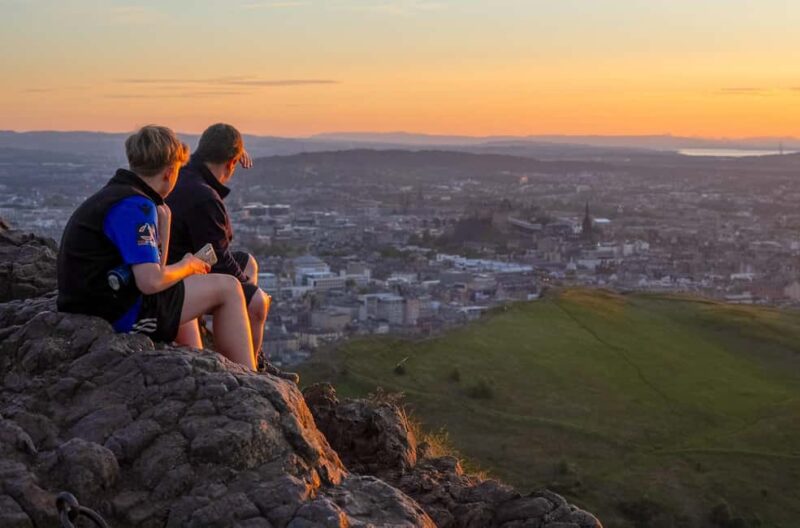 Edinburgh: Arthur's Seat Sunrise Hike with Mountain Guide - Logistics: Meeting Point and Group Size