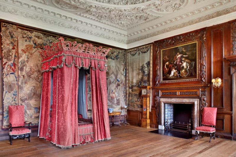 Edinburgh: Castle Guided Tour & Holyrood Palace Ticket - Discover Edinburgh Castle and Holyrood Palace in a 3-Hour Guided Tour