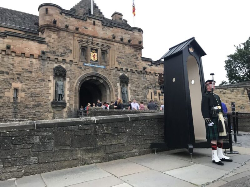 Edinburgh Castle: Guided Walking Tour with Entry Ticket - Tour Guides: Knowledge, Personality, and Languages