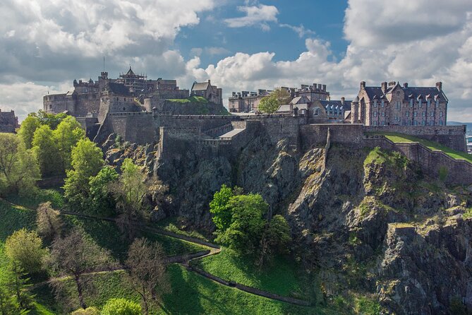 Edinburgh Castle: Guided Walking Tour with Entry Ticket - Post-Tour Exploration: Museums, Prisons, and More