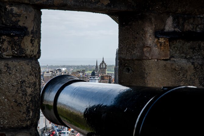 Edinburgh Castle: Guided Walking Tour with Entry Ticket - The Experience of the Guides: Stories and Humor