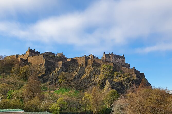 Edinburgh Castle Highlights Tour with Tickets, Map, and Guide - Exploring the Castles Current Residents and Prisoners