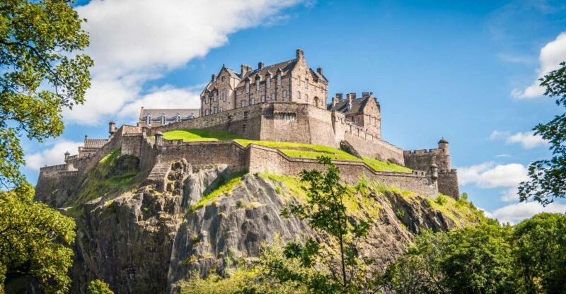 Edinburgh Castle: Highlights Tour with Tickets, Map & Guide - Key Points